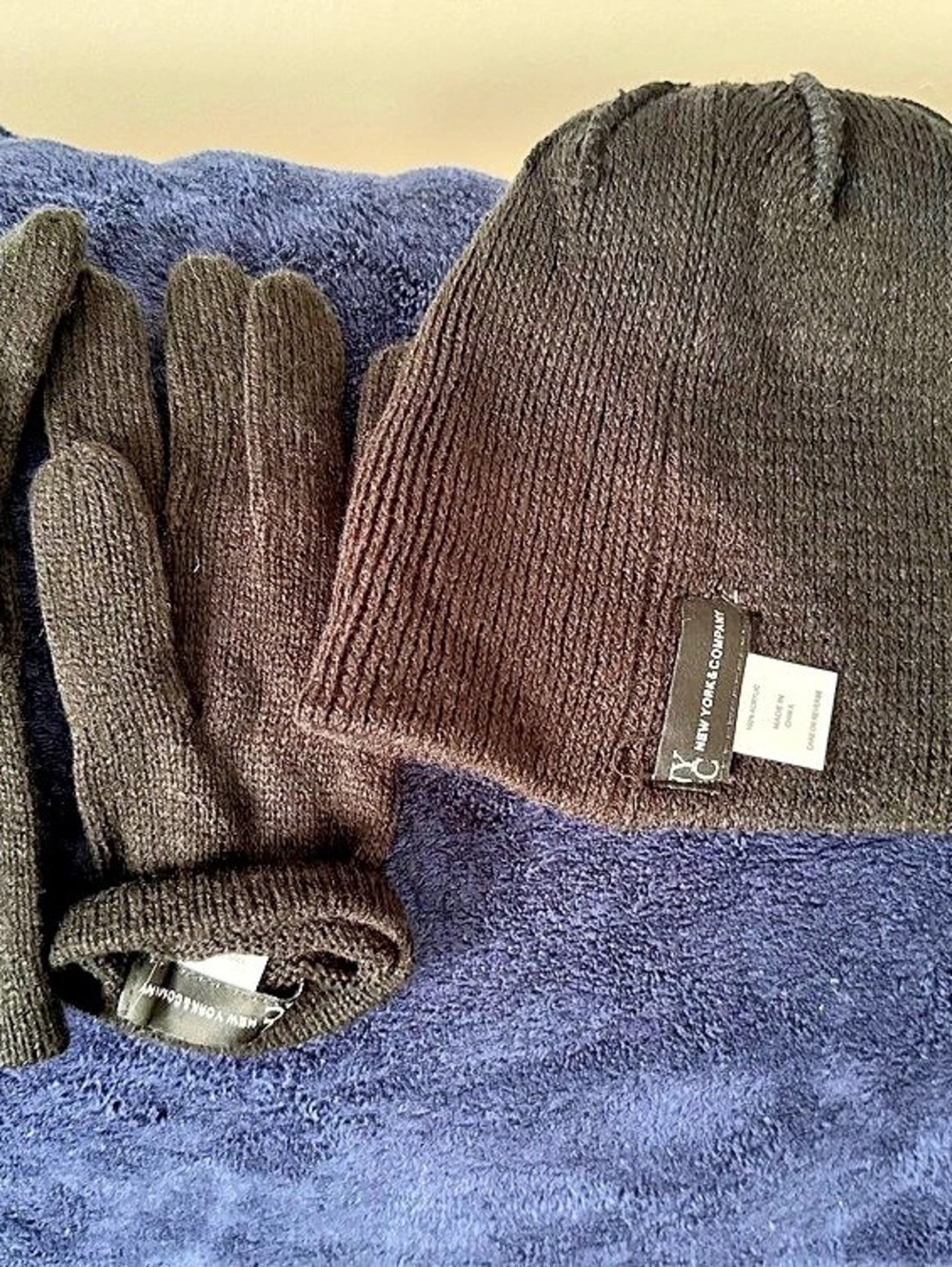 New York & Company Knit Hat & Gloves black - Picture 2 of 2